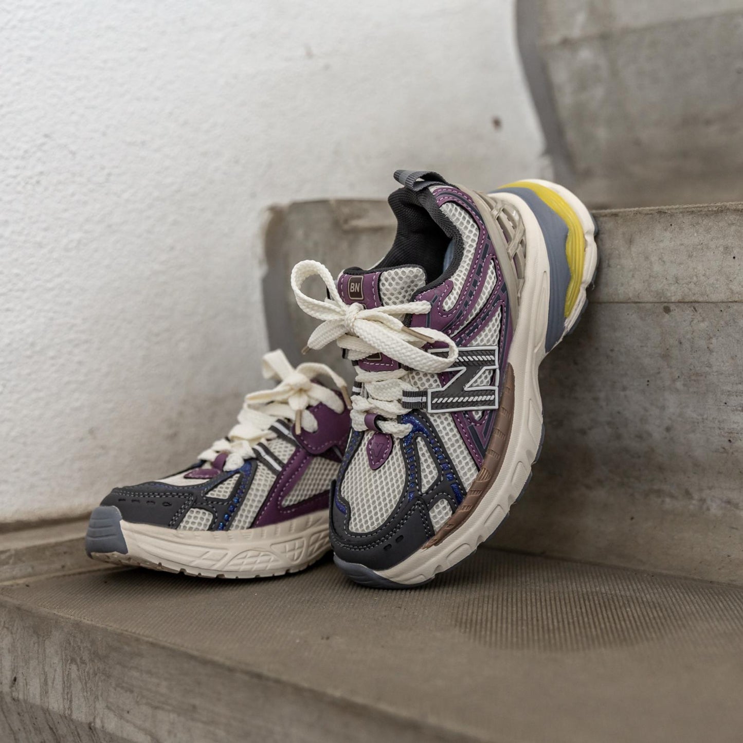 Schuin bovenaanzicht van Twistz Purple kinderschoen – stijlvolle paarse sneaker met unieke details voor actieve kids